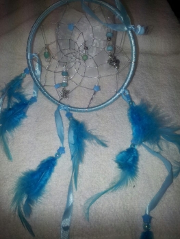 TÜRKIS DREAMCATCHER MIT EINHORN UND EDELSTEINEN