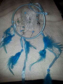 TÜRKIS DREAMCATCHER MIT EINHORN UND EDELSTEINEN