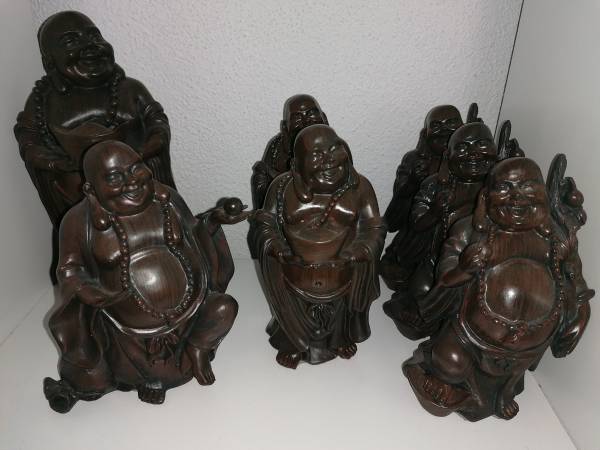 STEHENDER MITTLERER CHINESISCHER BUDDHA