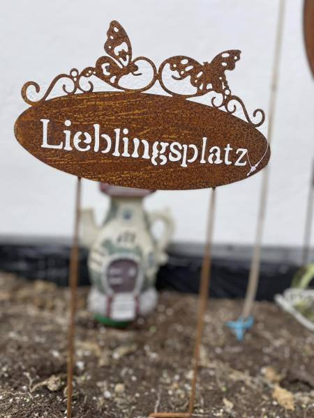 LIEBLINGSPLATZ MIT SCHMETTERLINGEN